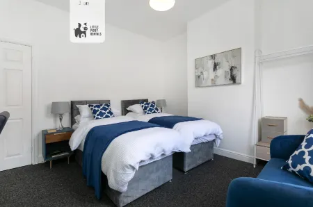 *Central 2 bed - Sleeps