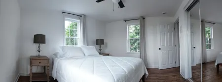 Charming 3-bedroom house with porch and yard in Winchester