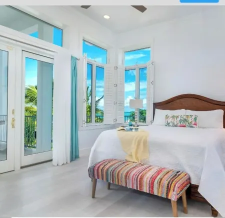 Calm Waters – Private 6BR Beachfront Villa w/ Pool & Rooftop View - North Caicos