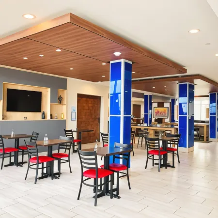 Holiday Inn Express & Suites BLYTHE by IHG
