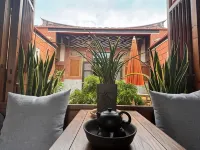 Ba Ba Guan Hai Ancient House B&B