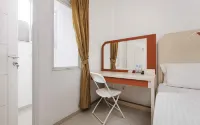 RedDoorz at Jatiwaringin Near Exit Toll Pondok Gede - 2-Star