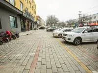 The best hotel in Xiongxian City - parkir