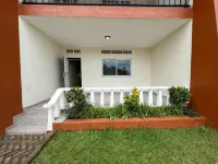 Luxury Lakeview flat 8 mins from Speke Resort