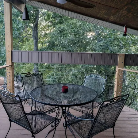 "The Wolf Den" - Lakefront suite with mountain views
