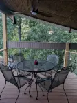 "The Wolf Den" - Lakefront suite with mountain views - 마운틴 뷰