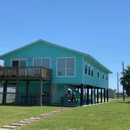 The Trusty Trout - 5 bedroom house w/ lighted pier on Caney Creek in Sargent, TX
