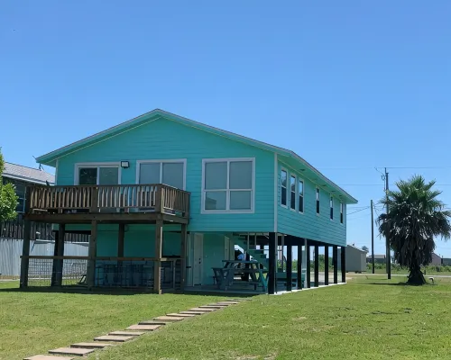 The Trusty Trout - 5 bedroom house w/ lighted pier on Caney Creek in Sargent, TX Hotels in Sargent