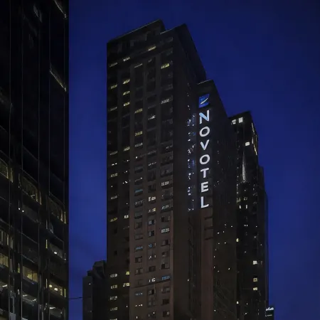 M Social Hotel New York Times Square Отели рядом с достопримечательностью «Театр Август Уилсон»
