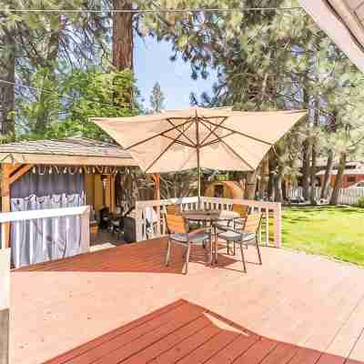 Minutes Walk to Downtown, Whychus Creek—-Bedroom, Cozy Cottage/Private Sauna. Hotel Exterior