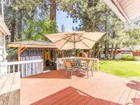 Minutes Walk to Downtown, Whychus Creek—-Bedroom, Cozy Cottage/Private Sauna. Hotels in Sisters