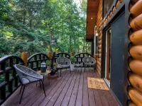 Private log cabin nestled at the base of a secluded wooded area Ξενοδοχεία στην πόλη Highland
