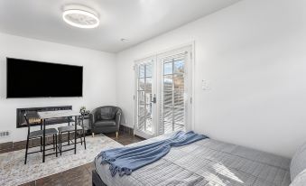 Recently Updated Private Studio w/ Separate Entrance Near Lake Chabot