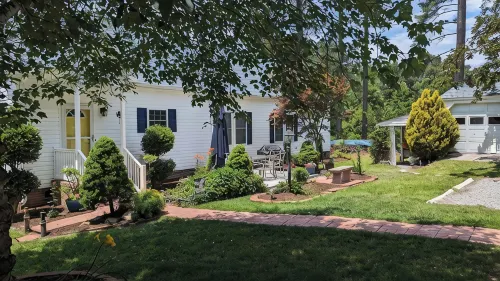 Spacious lakefront home with private boathouse and game room! - Wifi
