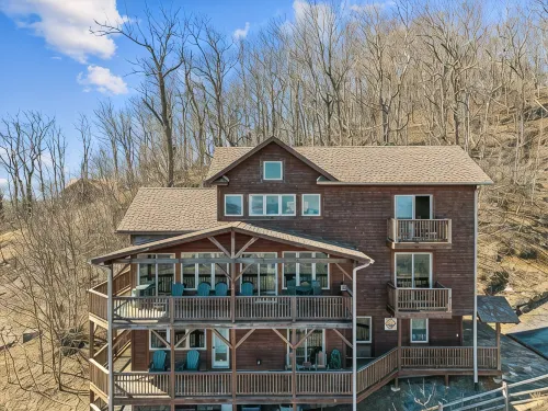 The Treetop Terrace, VIEWS, DECKS, SLEEPS 13