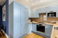Private Garden Apt, w/ Free Gym, Parking & Wi-Fi - Condos