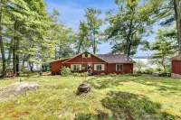 Classic Maine 3-bedroom steps from Great Pond, newly decorated, work or play! - Træningscentre