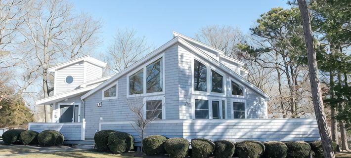 Contemporary coastal retreat nearby Falmouth beaches! w/ spacious living area 이스트 팰머스 호텔