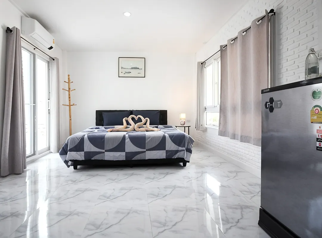 Charming White Wooden Home Stay - Ayutthaya