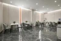 Kaiman Chain Hotel (Chengdu Tianfu International Airport) - parking