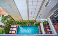 King Grand Boutique Hotel - Kolam Renang