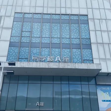 Fat Big Inn (Wanda Store South Square of Zhenjiang Railway Station)