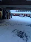 Sun N Snow Hotel - parking
