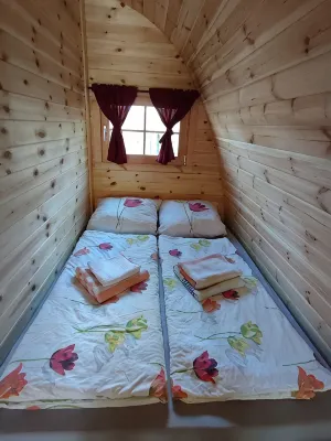 Mini hotel by the lake in the Mecklenburg Lake District, sleeping barrel