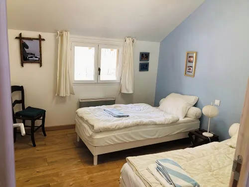 Charming cabin by a lake in the heart of the Landes d'Armagnac forest - Hytter