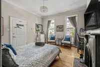 Blue George Suite Historic DT - Apartments