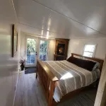 Newly remodeled off grid river cabin with full services including WiFi - Alphydda