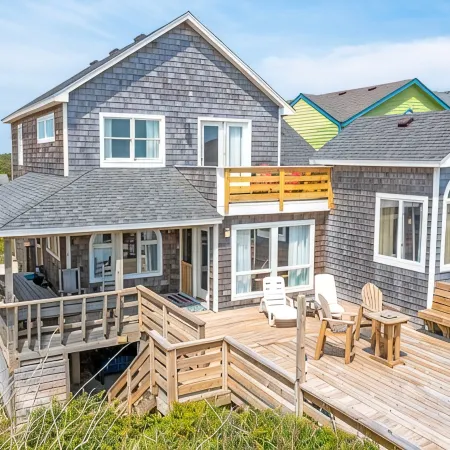 Oceanfront 5 bedroom in Nags Head, NC Outer Banks. Art lovers home.