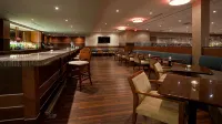Holiday Inn BURLINGTON CONFERENCE CENTRE by IHG - bar