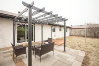 Work Space/King/Patio/Near Airport/Close to I-35