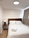 Newly renovated 2-bedroom, 1 bathroom daylight suite with private entrance - 무료 와이파이