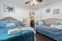 Snow Birds Welcome. 10 min to Downtown & Beach - Bungalows