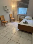 130 sqm apartment with garden and parking space - 民宿