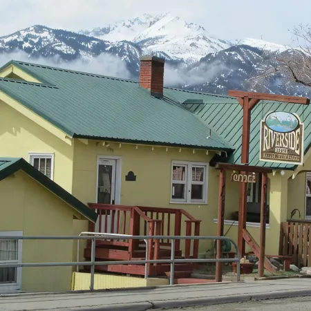 Yellowstone Riverside Cottages