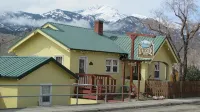 Yellowstone Riverside Cottages