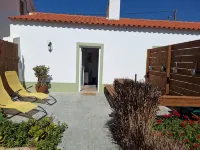 Cottage near the sea zambujeira do mar Hotéis em 