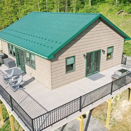 Modern 1 bedroom Guest House with sweeping views of the Redbank Creek and Valley