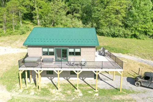 Modern 1 bedroom Guest House with sweeping views of the Redbank Creek and Valley - Homestays