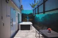 Les Guest House Apartment with Jacuzzi and Pool