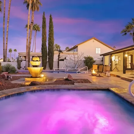 Lakefront Resort Villa - Heated Infinity Pool & 8-Seat Spa - Kayaks - 4BR