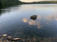 Cozy cabin with deck and fireplace steps from White Pond Lake. Dog friendly. Hotels in Kent