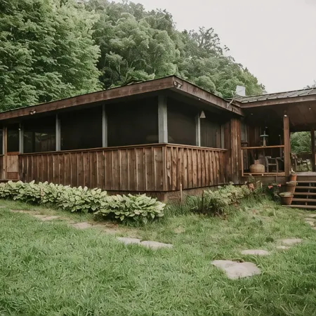 Paradise Mountain Getaway! Hot Tub to Relax after Hiking, Fishing, & Fun Here!