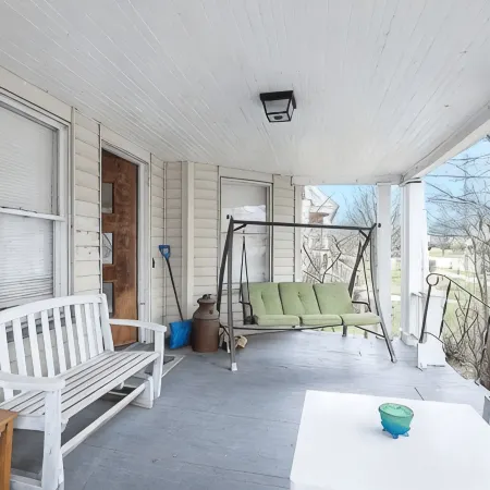 1BR Duplex w/ Projector, Full Kitchen and Comfort