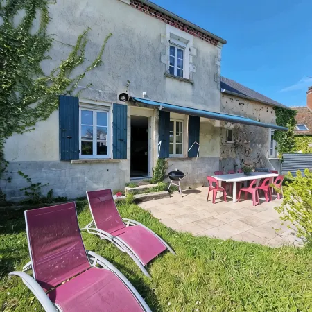4 Bedroom Private vacation home in Reigny