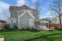 The Denton Street Holiday House, an 1893 Victorian in the Historic District - 4-Star