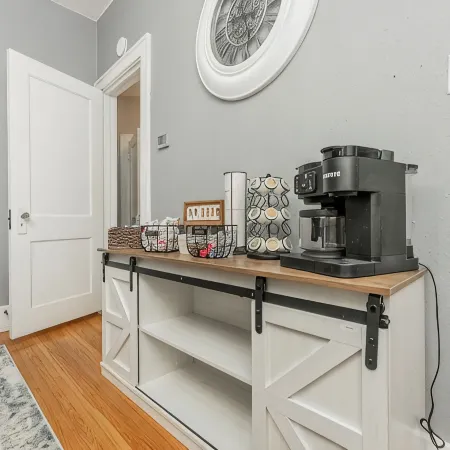 Cozy Cottage Within Walking Distance to Avera Hospital